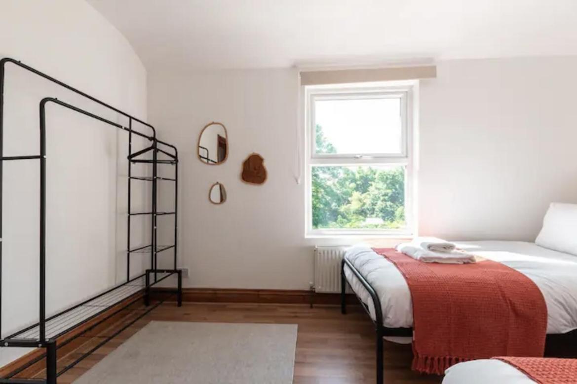 Metropolitan - 2 Bed, Private Parking Apartment, Great Commercial Home From Home Stay! Southampton Eksteriør billede