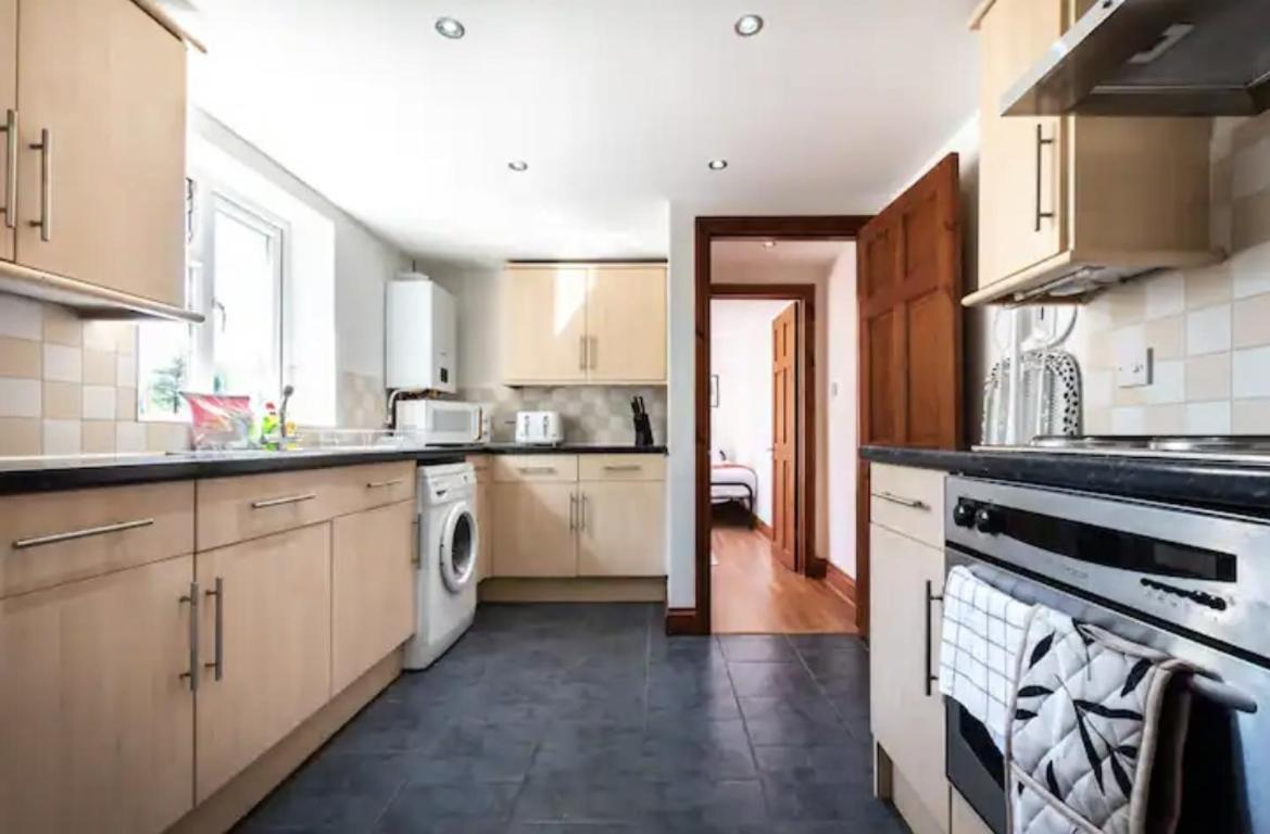 Metropolitan - 2 Bed, Private Parking Apartment, Great Commercial Home From Home Stay! Southampton Eksteriør billede