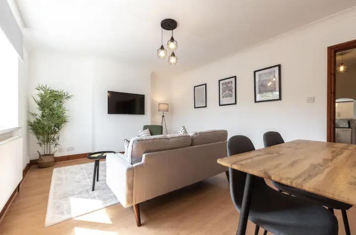 Metropolitan - 2 Bed, Private Parking Apartment, Great Commercial Home From Home Stay! Southampton Eksteriør billede